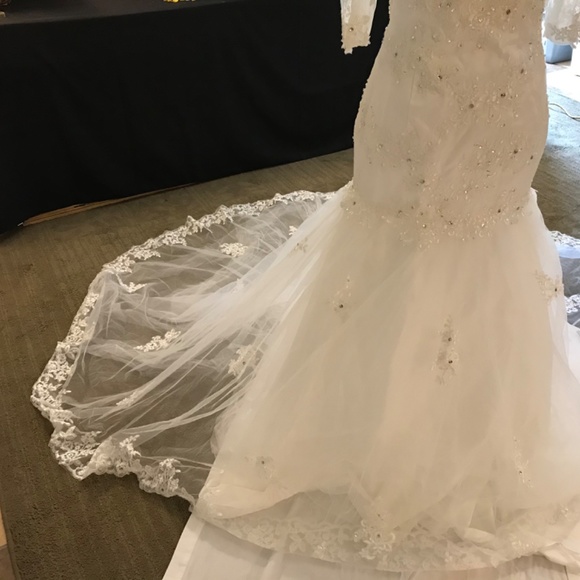 Wedding gown - Picture 10 of 16